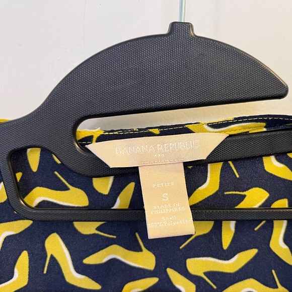 Banana Republic High Heel Shoe Print Blouse -  Size Petite Small - Picture 3 of 4